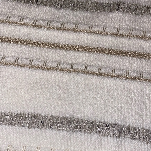 Liz Claiborne Crew Neck Sweater in Cream, Gold & Silver Size Large - Picture 5 of 7